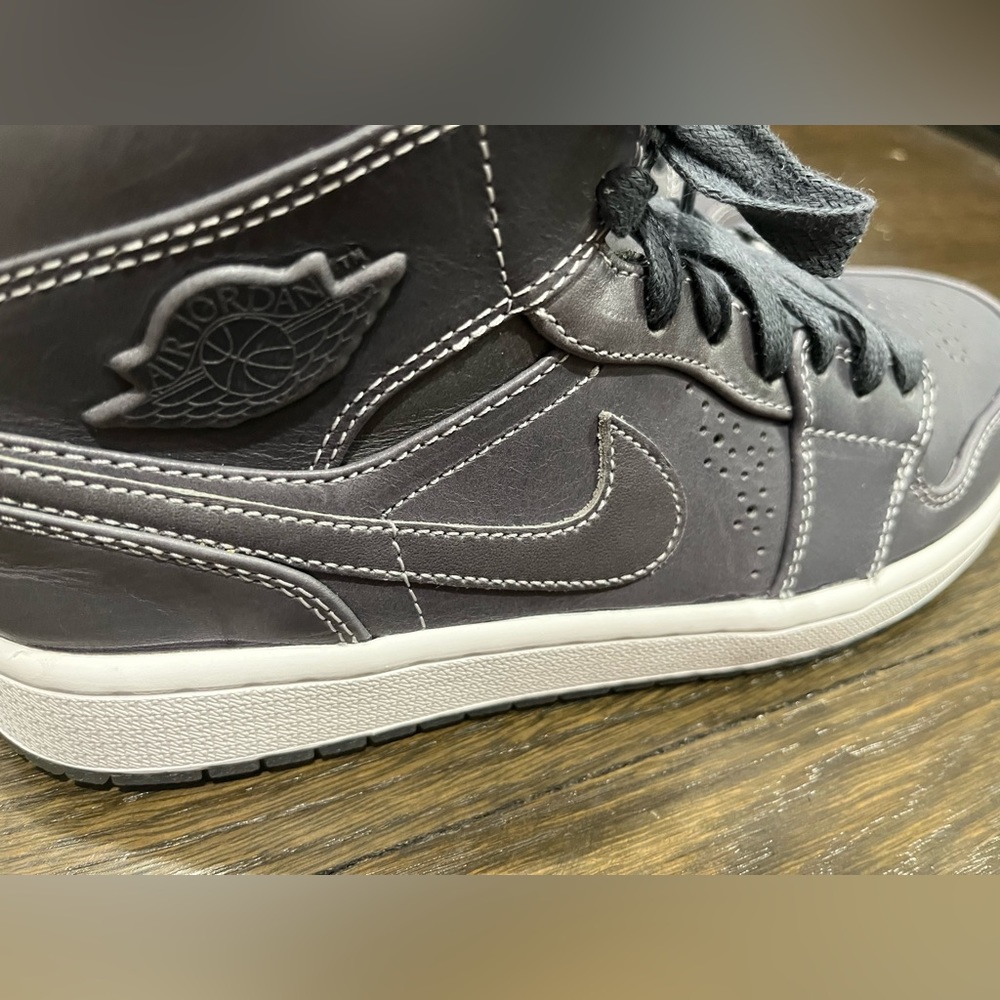 Jordan 1 Mid Noveau Wolf Grey Leather (Sz 9) - Picture 12 of 15